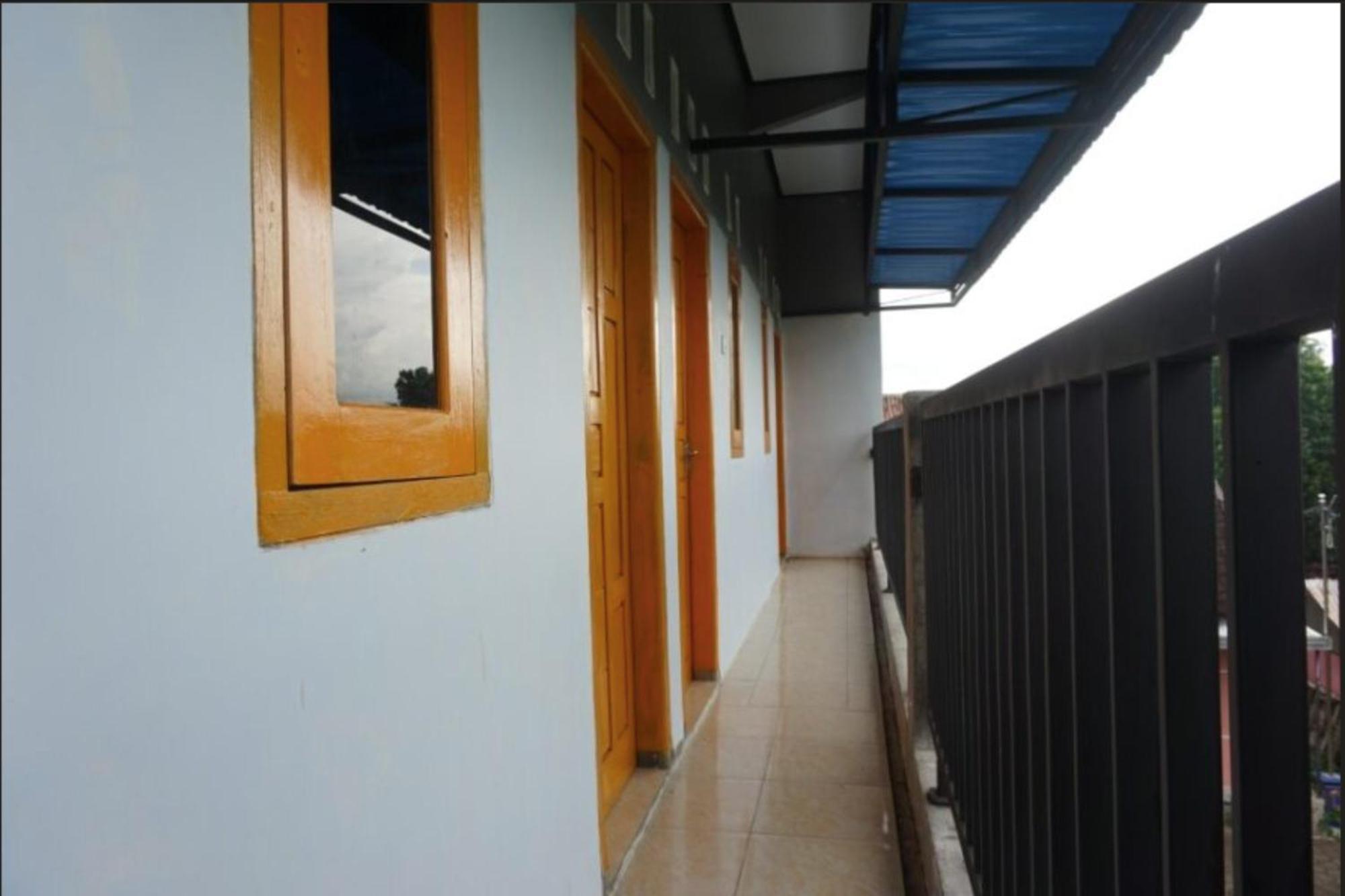Spot On 93611 Kost Pak Suyatno Syariah 2 Hotel Ponorogo Exterior photo